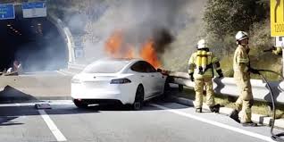 The tesla crash sparked a massive fire, killing the two people inside the vehicle. Tesla Model S Fire Vs 35 Firefighters Watch Impressive Operation After A High Speed Crash Electrek