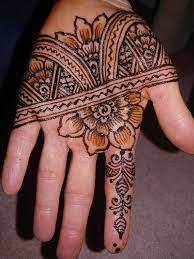 An experienced henna artist for weddings, girls night out, birthday parties, and special occasions. Columbia Artist Connects To Nature And Community Through Henna Tattoos Local Columbiamissourian Com