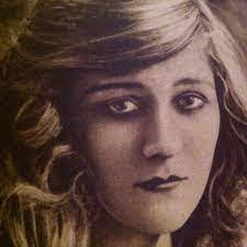 Adeline Howton's Instagram, Twitter & Facebook