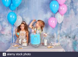 Wähle einfach das gewünschte bild aus der kategorie geburtstag bilder lustig und klicke auf einen der darunter angezeigten codes. Cartoon Alles Gute Zum Geburtstag Stockfotos Und Bilder Kaufen Alamy