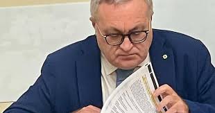 Rifiuti e decoro urbano, "Le lezioncine sulla raccolta differenziata hanno  stancato"