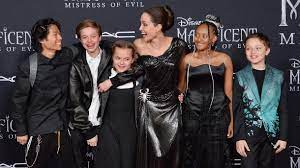 Top hollywood superstar angelina jolie & brad pitt daughter zahara jolie pitt 2019. Maleficent 2 Angelina Jolie Bringt Ihre Kinder Mit Zur Premiere