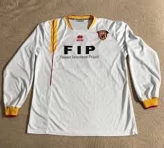 News, ultime notizie, approfondimenti e streaming sul benevento calcio. Benevento Calcio Maglia Da Trasferta Maglia Di Calcio 2007 2008 Sponsored By Fip