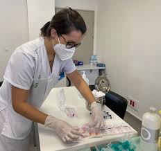 Trabajadoras profesionales sanitarias de enfermería. Cuenta Atras Para Que Las Enfermeras Prescriban