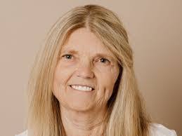 Katrina Maxfield's Instagram, Twitter & Facebook