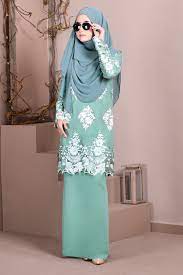 Baju kurung moden sophea — mint green menampilkan potongan sopan yang evergreen dengan ciri berikut Baju Kurung Lace Ombre Sophie Mint Green Muslimahclothing Com