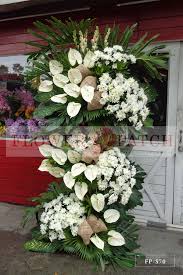 Für verzweigungen auf andere seiten, die anstößige oder gesetzwidrige inhalte oder die sicherheit ihres systems gefährdende programme enthalten, übernimmt die stadt neuötting keinerlei verantwortung! Standing Arrangement Of White Anthuriums Mums Tuberoses 3 Layers Sympathy Funeral Flowers Flower Patch Online Flower Delivery Phillippines