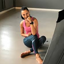 Die songs machen beim hören spaß, es ist eine gewisse abwechslung vorhanden zwischen fröhlich und traurig und die beats sind genau da, wo sie sein sollen. Medina S Feet Wikifeet