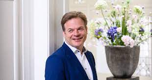 In het parlement is omtzigt momenteel lid van de commissies europese zaken, buitenlandse zaken, huisvesting en. Terrier Pieter Omtzigt Houdt Van De Politiek Maar Ontspant Te Weinig Om Het Leuk Te Houden Enschede Tubantia Nl