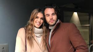 Anthony colette naît à avignon en 1995 et grandit à roquemaure. Iris Mittenaere Apercue Avec Anthony Colette Dans Les Rues D Hazebrouck