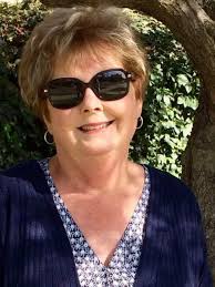 Paula Christy's Instagram, Twitter & Facebook