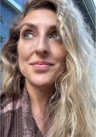 Julia Lassiter's Instagram, Twitter & Facebook