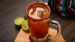 Los chilenos se rinden ante la michelada: CCU analiza el fenómeno que redefine el consumo de cerveza