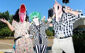 A couple weeks before halloween the fiance suggests we make masks and be the the maitlands from beetlejuice. Karen Sydney Greg As Barbara Maitland Beetlejuice Adam Maitland From The 1988 Tim Burton Film Beetlejuice From Godzilla To A Gender Bending Harley Quinn The Best Pictures From Comic Con