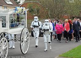 Wow with the perfect bouquet! Mother S Heartbreaking Eulogy At Star Wars Themed Funeral To Son 4 Star Wars Star Wars Theme Star Wars Geek