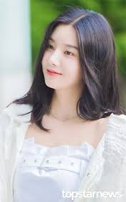 Nữ ca sĩ nổi tiếng sau màn trình diễn nóng bỏng với áo xuyên thấu ở lễ hội  nước