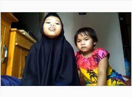 Udah tua tapi badan masih kecil, untungnya singkongnya besar (alur cerita film little man 2006). 10 Video Anak Kecil Yang Lagi Viral Bikin Ngakak Adik Siapa Nih
