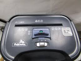 If the shredder motor is running but the wheels are not turning there may be a broken gear. Sold Price Fellowes Powershred Paper Shredder May 6 0120 6 00 Pm Edt