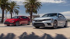 Toyota corroal width with and without mirrors : 2022 Honda Civic Sedan Vs 2021 Toyota Corolla Comparison Test Not Even Close