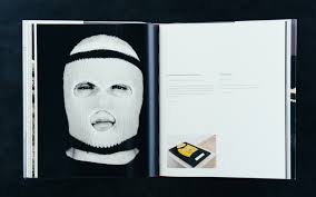 書籍の紹介：Chris Burden. Coordinated Fred Hoffmann