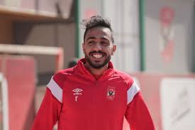 انتقد بيتسو موسيماني المدير الفني للأهلي حكم مباراة الفريق ضد سيراميكا كليوباترا، مشيدا في الوقت ذاته بلاعبه محمود عبد المنعم كهربا ودوره البارز في الفوز بهدفين دون رد. Ø¨Ø§Ù„ÙÙŠØ¯ÙŠÙˆ Ù…Ø­Ù…ÙˆØ¯ Ø¹Ø¨Ø¯ Ø§Ù„Ù…Ù†Ø¹Ù… ÙƒÙ‡Ø±Ø¨Ø§ ÙŠØ¹ØªØ°Ø± Ù„Ù„Ø´Ù†Ø§ÙˆÙŠ ÙˆÙ„Ù„Ø§Ø¹Ø¨ÙŠ Ø§Ù„Ø£Ù‡Ù„ÙŠ Ø§Ù„ØªÙŠØ§Ø± Ø§Ù„Ø§Ø®Ø¶Ø±