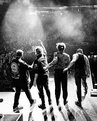 Have An Incredible New Year Thank You For An Incredible Decade Of Music Growth Happiness And Challenges Here S T 5sos 5 Seconds Of Summer Second Of Summer