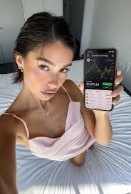 We just gave one of The Coca-Cola Company's most famous ad an AI upgrade 💯  Here's the "Secret Recipe" we followed: 𝐓𝐢𝐦𝐞𝐥𝐞𝐬𝐬 𝐇𝐮𝐦𝐚𝐧  𝐕𝐚𝐥𝐮𝐞𝐬 ☮️ : We started with the soul of