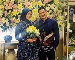 Come and visit our site, already thousands of classified ads await you. Intip Deretan Foto Prewed Citra Kirana Kenakan Gaun Pengantin Muslim Serba Putih Tribun Manado