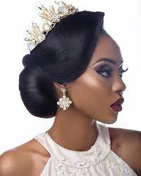 Toutes Les Astuces Cheveux Sur Http Www Graceandjoy Co Idee Coiffure Mariage Chignon Mariee Coiffure Et Maquillage De Mariage