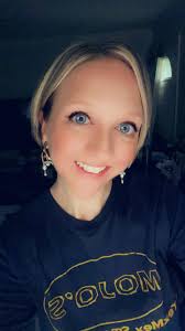 Getting ready for work Clip by : boogie.bee.jewelry Earrings by: kgf_jewelry