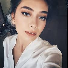 Neslihan Atagul Dogulu Turkish Actress Flawless Dewy Skin Great Eyebrows Eye Makeup Dugun Makyaji Balo Makyaji Dogal Makyaj
