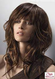 Sie stehen morgens vor dem spiegel und ihr haar sieht furchtbar aus und ausgerechnet heute haben sie einen wichtigen flechtfrisuren für lange & mittellange haare. Frisuren Bilder Lange Stufen Fallen In Sanften Wellen Frisuren Haare Stufige Frisuren Frisuren Frauen Lang Langhaarfrisuren