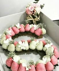 Birthday Chocolate Covered Strawberries Ideas Pin By Heidi Combs On Chocolate Covered Strawberries Wedding Cake Chocolate Strawberries Chocolate Strawberries Chocolate Covered Strawberries