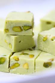 Fudge Aux Pistaches Vertes Et Chocolat Blanc Www Puregourmandise Com Recette Fudge Macaron Pistache Pistache