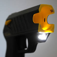 The taser weapon is a great personal protection device for personal safety for yourself and your family. Axon Taser Pulse Selbstverteidigungswerkzeug 50 000 V 39066 Bester Preis Verfugbarkeit Prufen Online Kaufen Mit Schnelle Lieferung