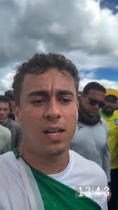 Alê Donadon was with Max Alam.