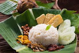 Pisang memiliki banyak kandungan yang bermanfaat bagi tubuh, makanya tidak heran apabila pisang telah ditanam setidaknya pada 107 negara. Sering Makan Di Atas Daun Pisang Ternyata Ini Kelebihannya Dibandingkan Makan Di Piring Semua Halaman Nova