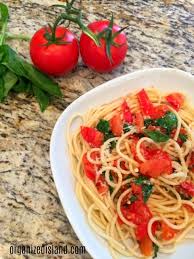 Spaghetti Aglio E Olio Tomato Basil Spicy Spaghetti With Spaghetti Olive Oil Tomatoes Fres Inexpensive Dinner Recipes Aglio E Olio Recipe Pasta Aglio E Olio