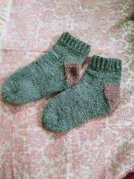 These easy to knit socks are knitted flat on two needles. Easy Peasy Socks Desi Living 101