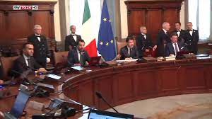Il premier conte, secondo quanto si apprende da fonti governative, avrebbe segnalato al consiglio alcune criticità sulla bozza del decreto sicurezza bis ravvisate dal colle. Governo Conte Il Primo Consiglio Dei Ministri Video Sky