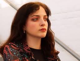 Samantha Cade's Instagram, Twitter & Facebook