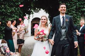 Zu eurem heutigen freudenfest wünschen wir euch alles liebe und gute! Verena Und Tobias Gut Kaltenbrunn Elegante Hochzeit Am Tegernsee Laura Elena Photography