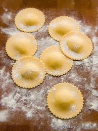 Flusskrebsravioli An Safran Schaum Ravioli Ravioli Rezept Pierogi Rezept