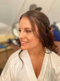 Hi all I'm located in Post Falls! I'm a licensed esthetician & makeup  artist!!My wedding books are filling up for this 2025 season' I have some  dates available still! Here are some