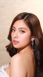 Arwen Ashley Altoveros Sarmiento (born January 13, 2007) is a Filipino  actress. She gained prominence in the television series Dyesebel,  FlordeLiza, and Goin' Bulilit, all aired by ABS-CBN. She is currently an