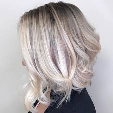 Abgestufte Haare Kurze Bob Silber Platin Blonde Frisuren Abgestufte Blonde Frisuren Haare Kurz Haarschnitt Gestufte Haare Haarschnitt Mittellange Haare