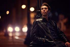 12 Best Lenses For Portraits Is 35mm Or 50mm Lens Good For Portraits In 2021 Night Photography Portrait Night Portrait City Portrait