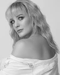 Sasha Lee's Instagram, Twitter & Facebook