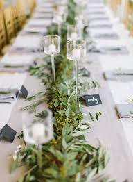 Greenery Garland Wedding Table Decor Grey Wedding Simple Wedding Table Setting Modern Wedding Inspiration Bryllupsbord Bryllupsdekorasjon Bryllup Bord