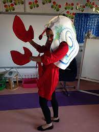 Costume House For Hermit Crab By Eric Carle Crab Costume Little Mermaid Costumes Book Costumes